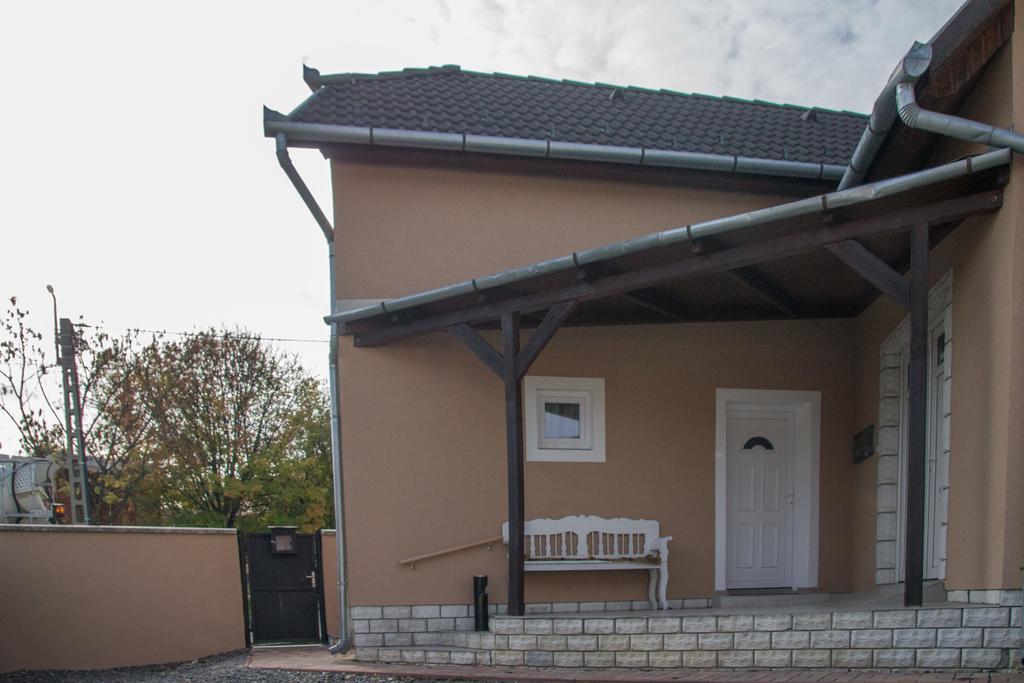 Gardi Apartman Szekszárd エクステリア 写真