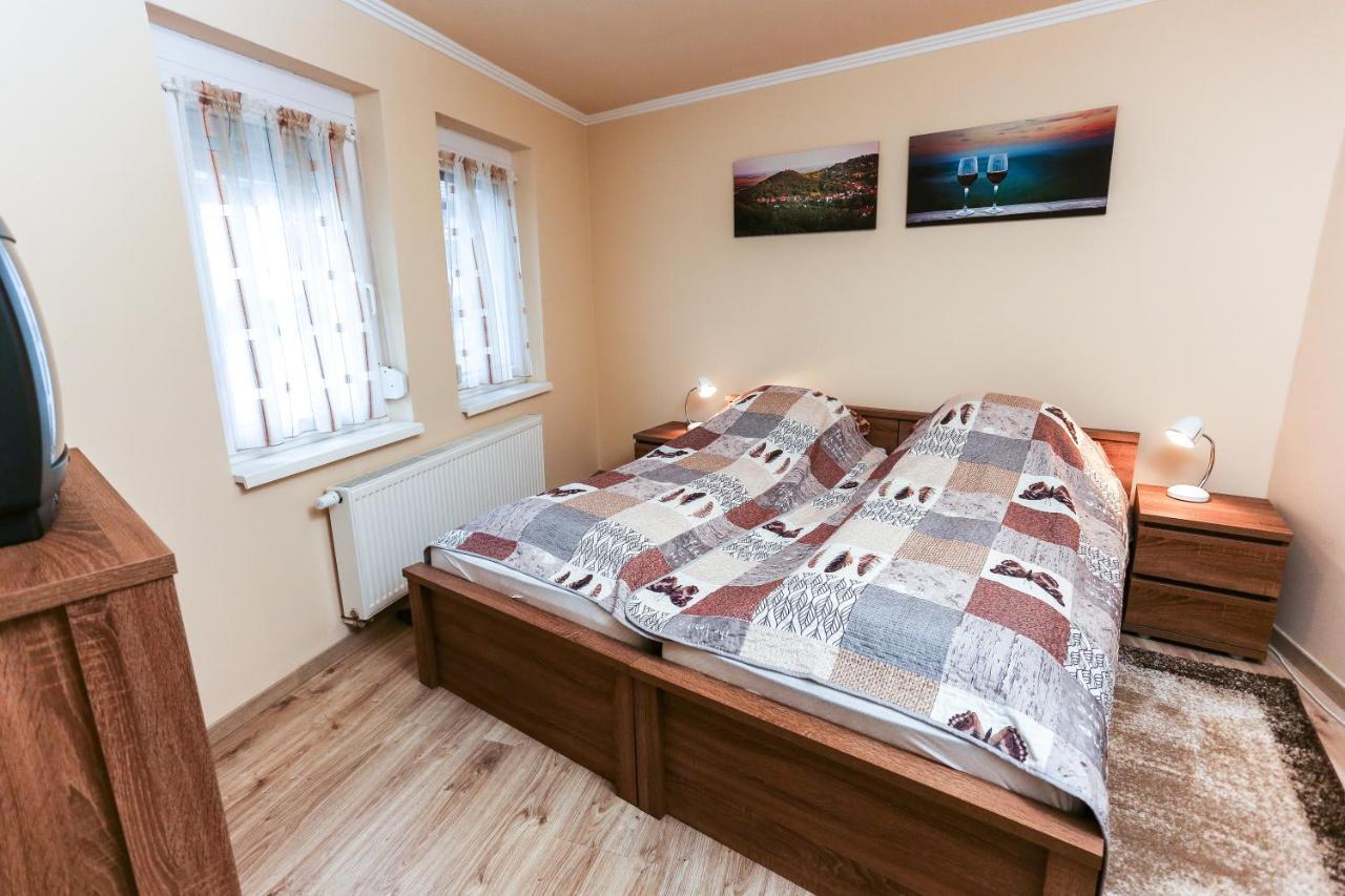 SzekszárdGardi Apartmanアパートメント エクステリア 写真